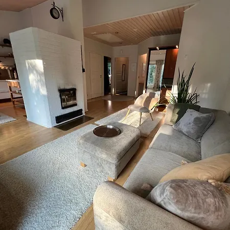 Ihana Paritaloasunto - Sauna, Piha Ja Autokatos - Cozy Semi-detached House With Sauna, Garden And Carport In شقة *