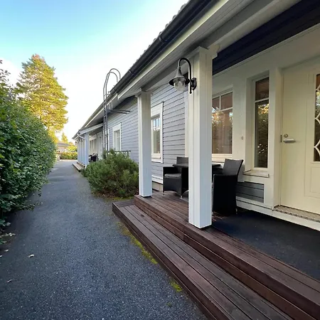 Ihana Paritaloasunto - Sauna, Piha Ja Autokatos - Cozy Semi-detached House With Sauna, Garden And Carport In شقة